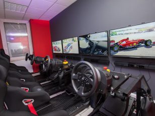 salle de simulation chez simu-racing dans les Vosges