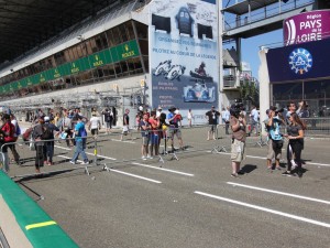 Une heure plus tard, pendant le podium eSport, la foule est moins nombreuse